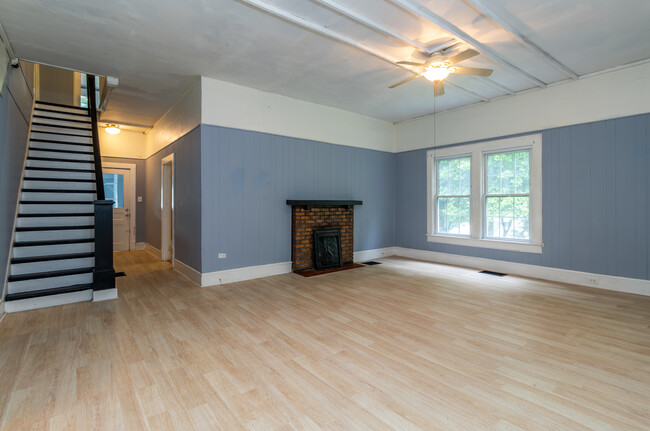 Building Photo - 3224 Garden Dr
