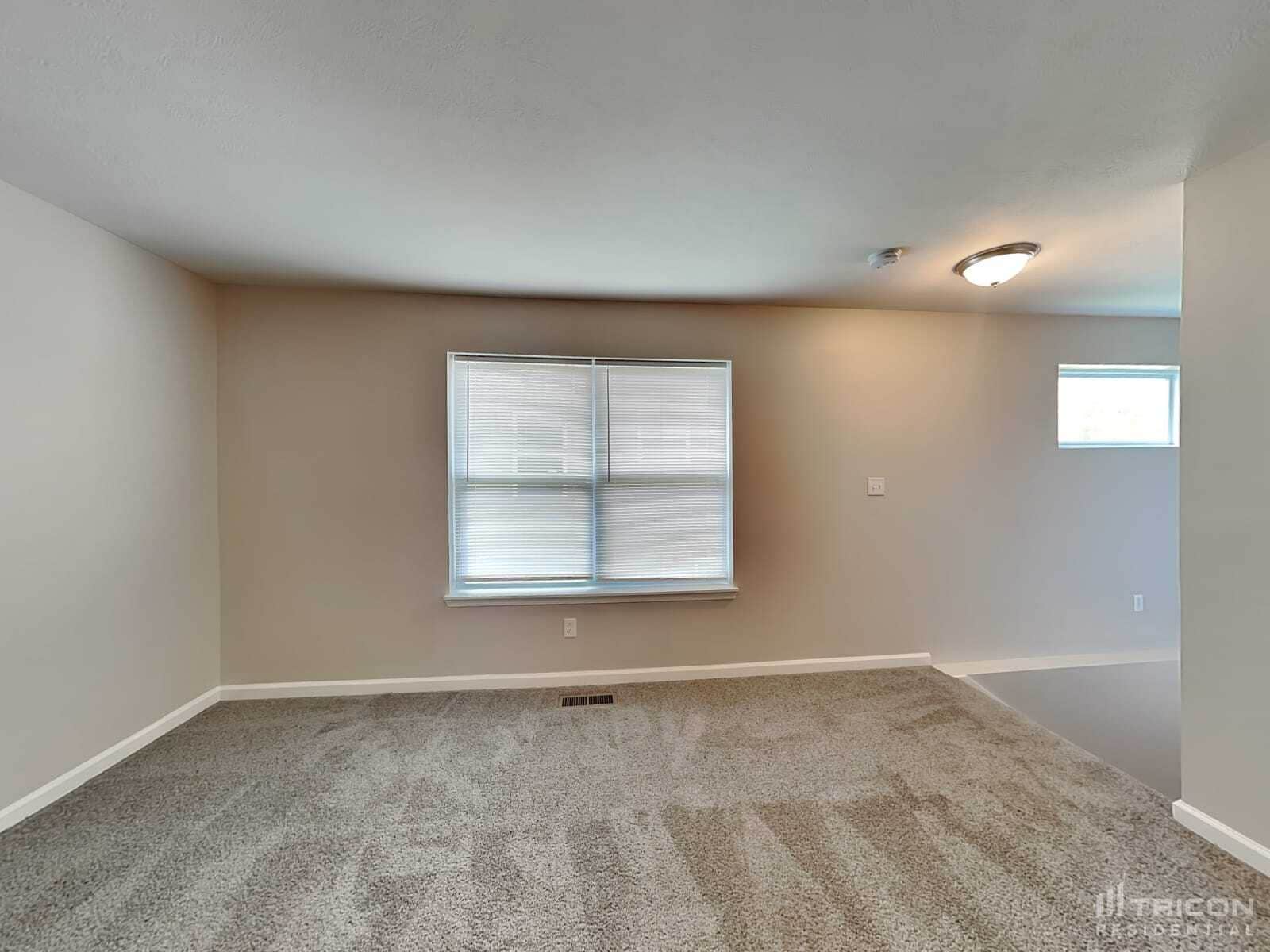 Building Photo - 906 W Clinton St