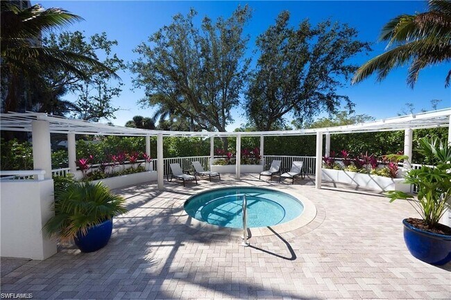 Building Photo - 6825 Grenadier Blvd