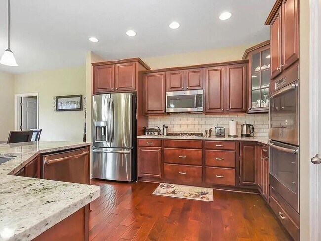 Building Photo - Beautiful 5bed home in apple valley! Dont miss this one!