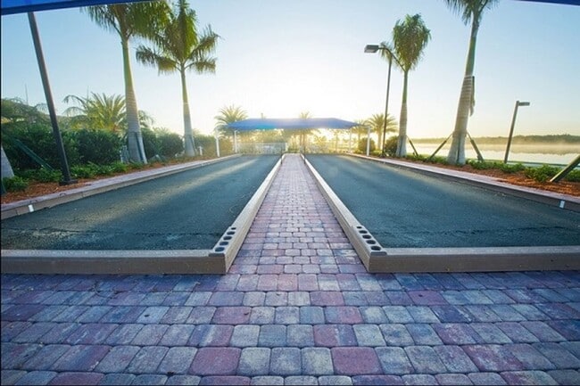 Building Photo - 2 bedroom, 2 bathroom attached villa home ...