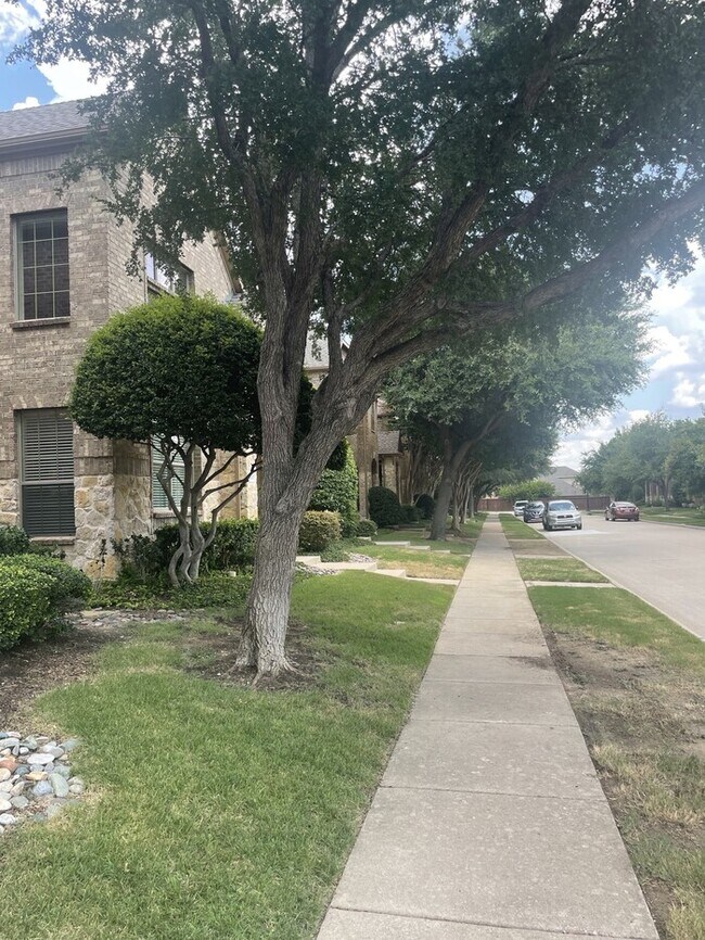 Building Photo - Very nice 3 bed Townhome in Plano!