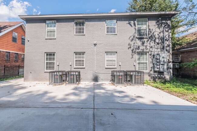 Building Photo - 3102 Wentworth St