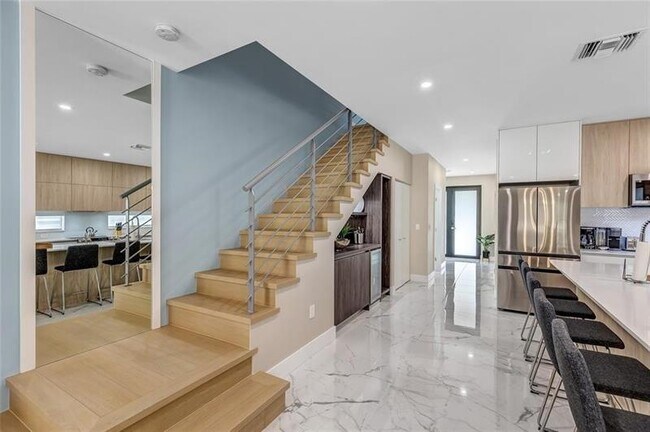 Building Photo - 811 SW 10th Terrace