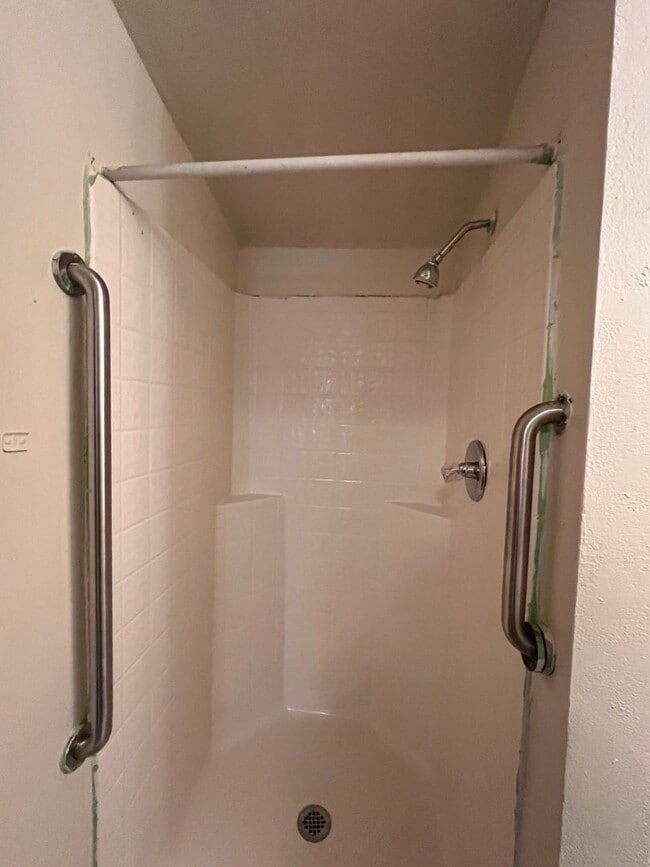 Building Photo - Winter Special! Half off first months rent!!