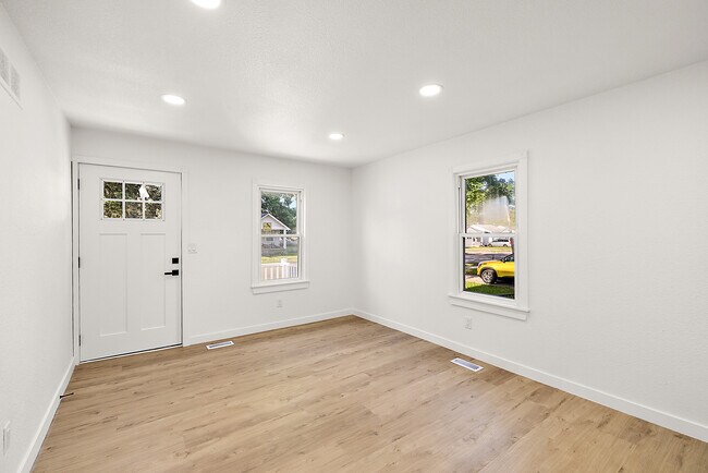 Building Photo - 11259 Chapp Ave