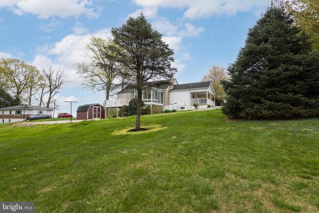 Building Photo - 16742 Ridge Rd