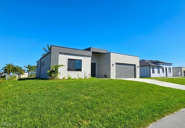 Building Photo - 1027 Kismet Pkwy W