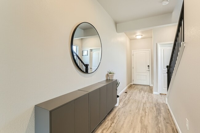 Building Photo - 1829 Villageview Ln