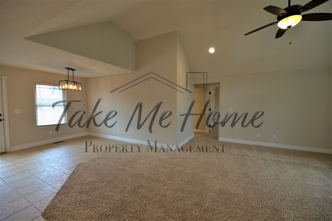 Building Photo - 3 Bedroom in East Springfield!