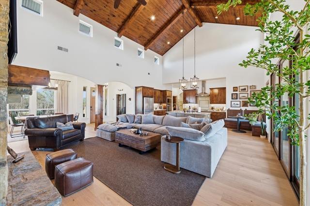 Building Photo - 570 S Point Ct