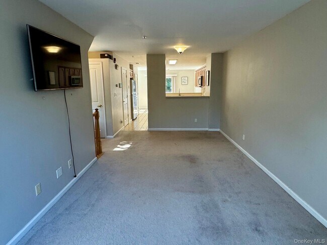 Building Photo - 25 Fairways Dr