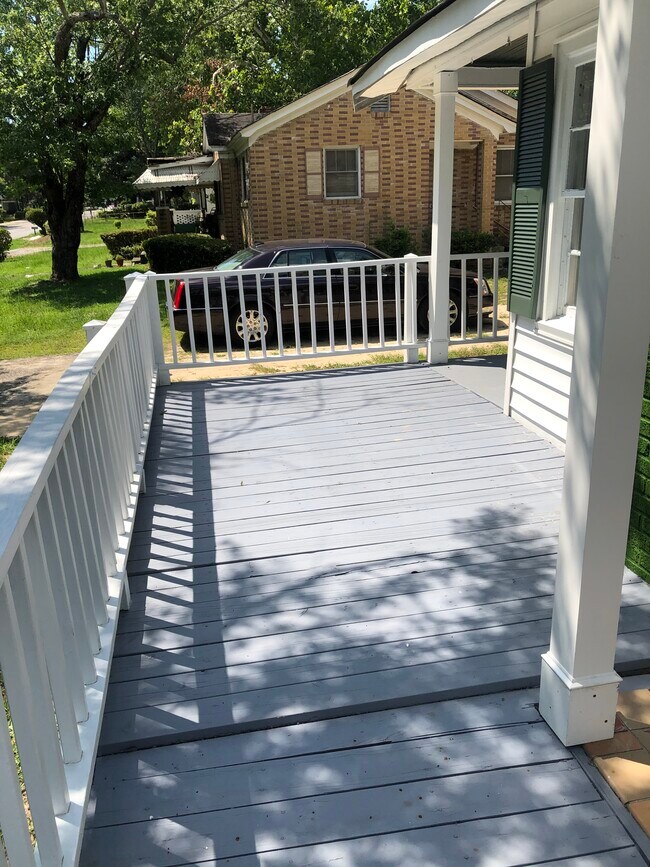 Building Photo - 1725 Columbia College Dr