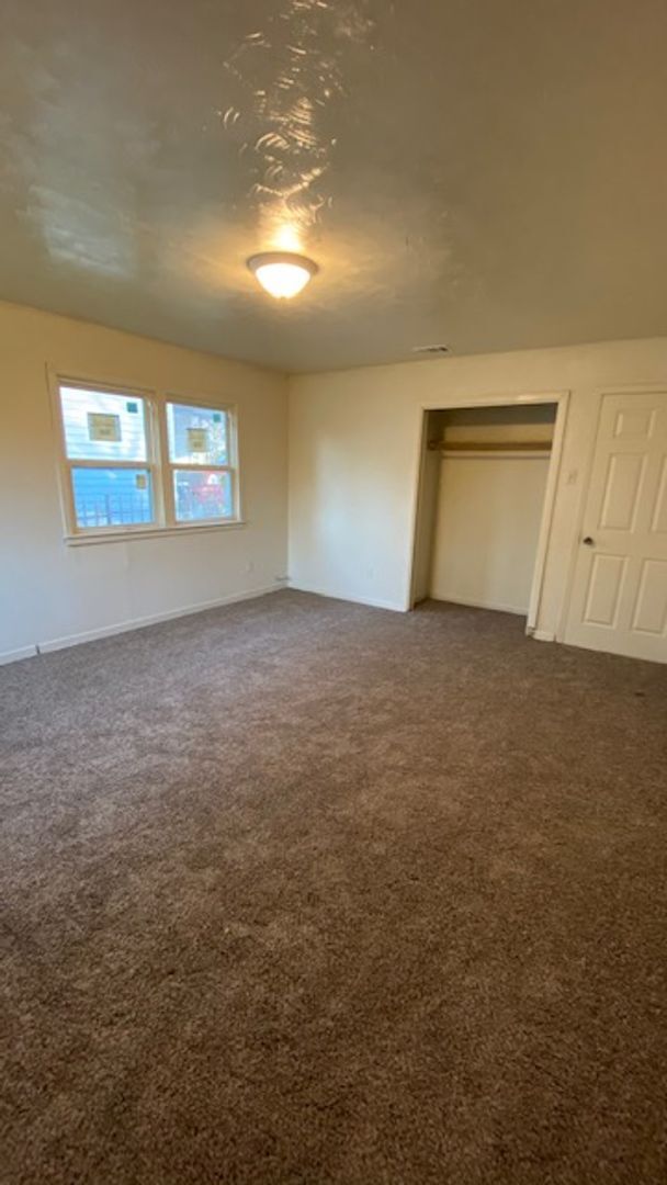 Building Photo - 2120 Jane St