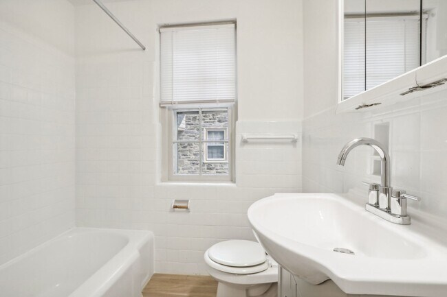 Building Photo - 2940 Midvale Ave