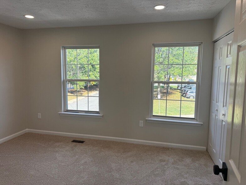 Building Photo - 607 Emmy Dee Dr