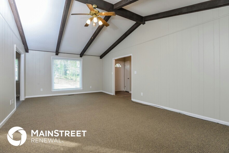 Building Photo - 2026 Sprucewood Pl