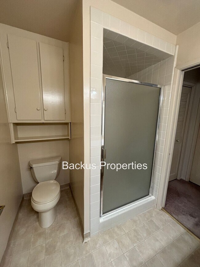 Building Photo - Wonderful three bedroom home in South Salinas