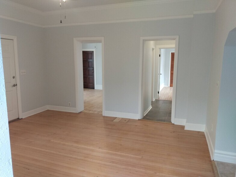 Dining/Family room - 122 E Main St