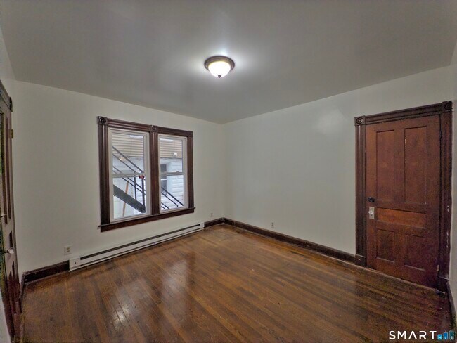 Building Photo - 64 Wood St