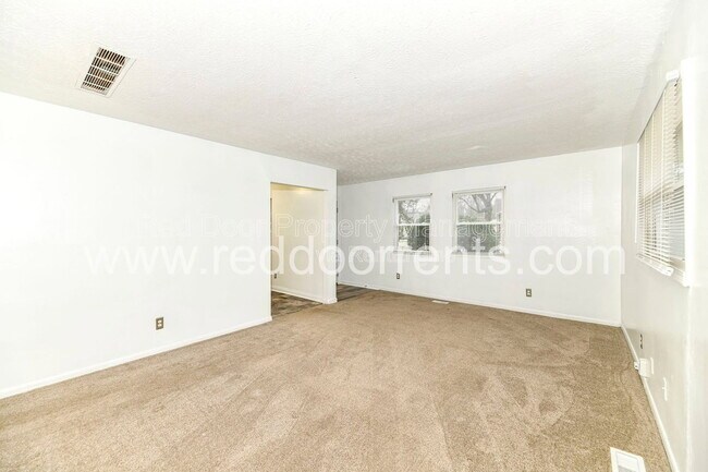 Building Photo - 5361 E Burgess Ave