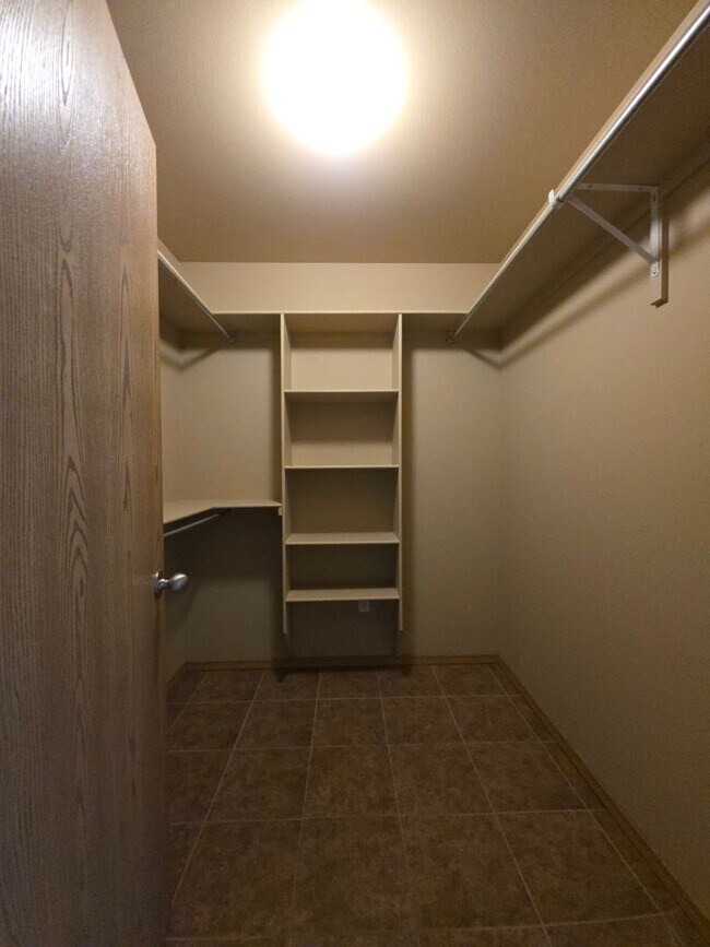 Building Photo - 619 Resimont Dr