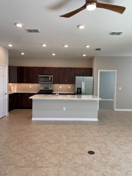 Building Photo - 7214 SW 57th St