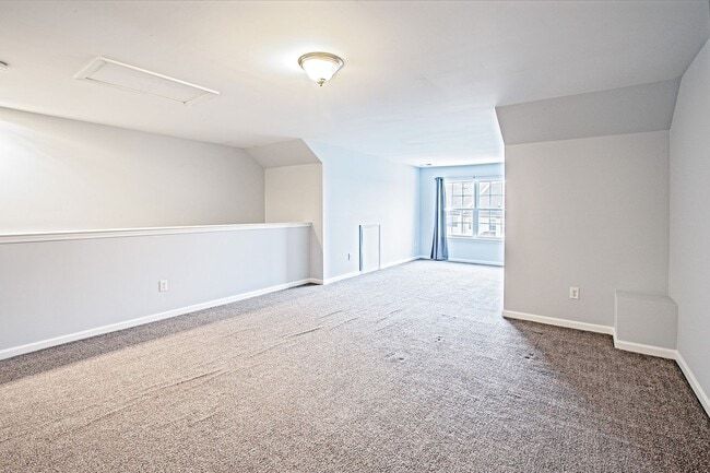 Building Photo - Middletown - 3 bedroom, 2.5 bath townhome