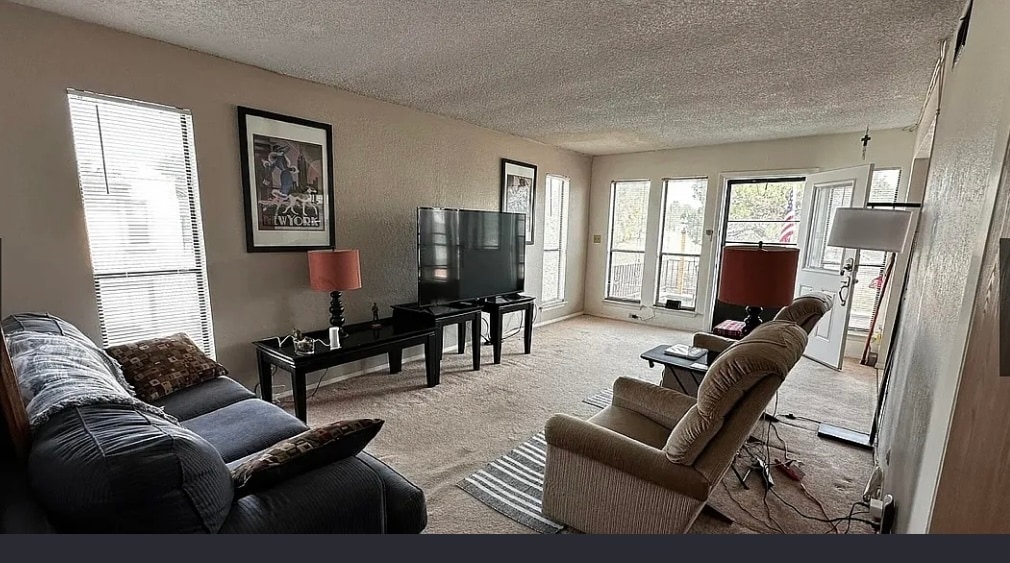 Building Photo - 1605 Common Dr