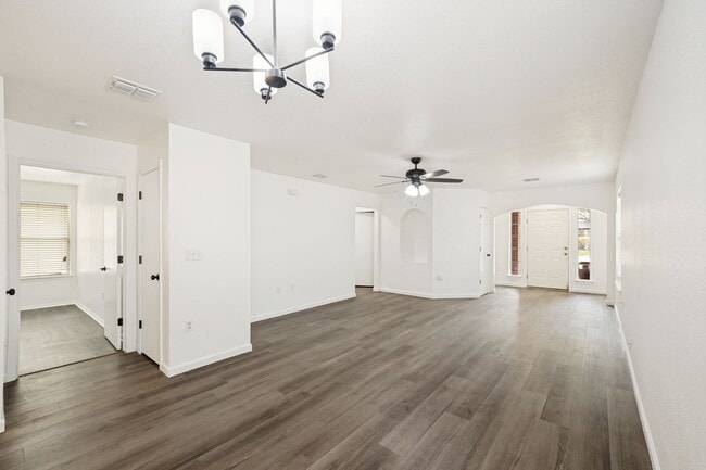 Building Photo - BEAUTIFUL 3-BEDROOM HOME NEAR LACKLAND AFB