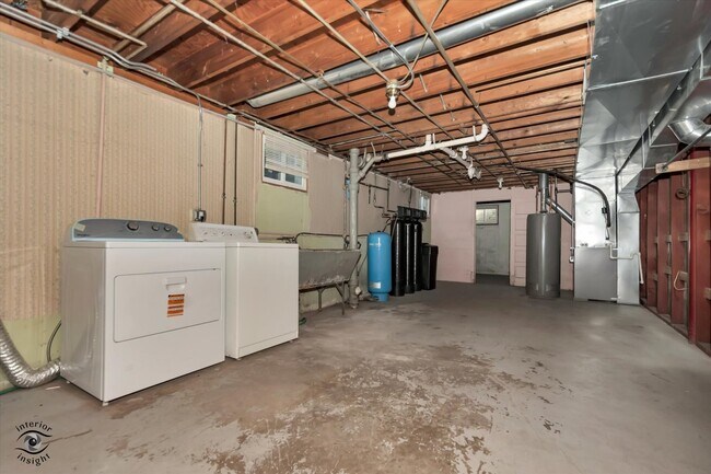 Building Photo - 644 S Calumet Ave