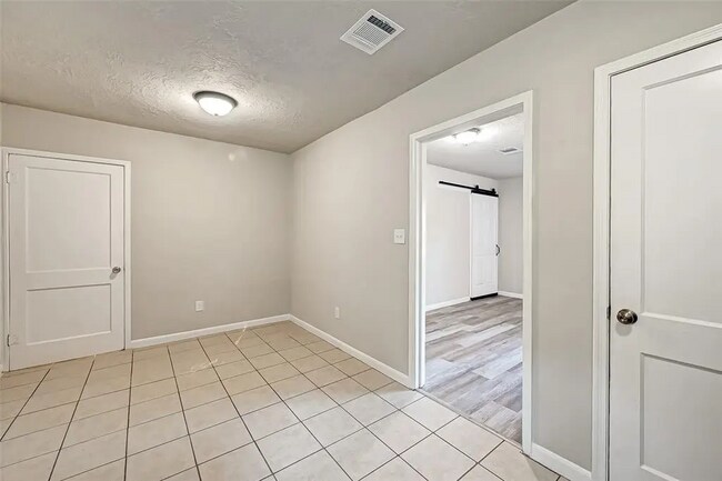 Building Photo - Bluebonnet