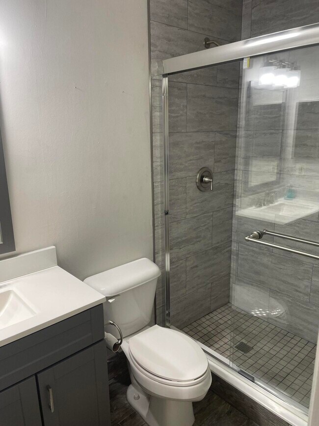 Building Photo - 3031 SE Aster Ln