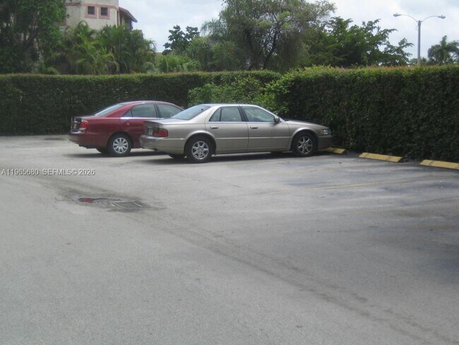 Building Photo - 1121 SW 122nd Ave