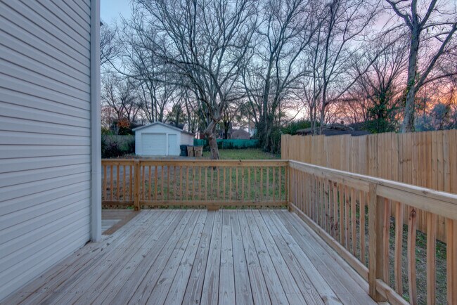 Building Photo - 410 E Trinity Ln