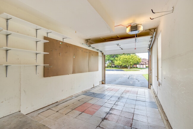 Building Photo - 164 White Branch Ct