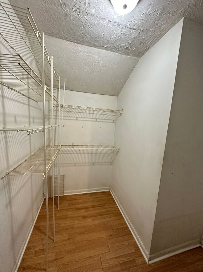 Building Photo - 1922 W Washington- Single Family Home