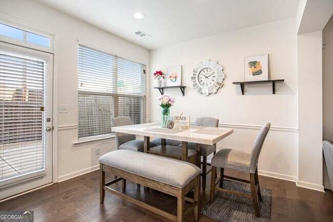 Building Photo - 2414 Fitts Dr