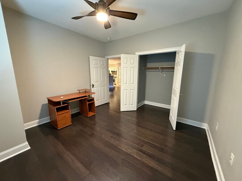 Building Photo - 1421 Cambridge Lakes Dr