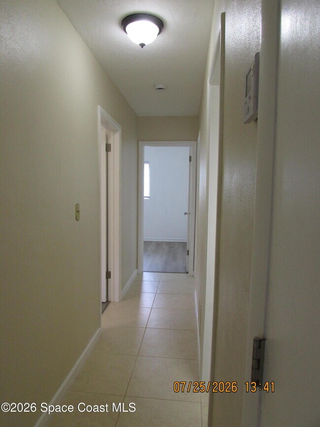 Building Photo - 211 W Laila Dr