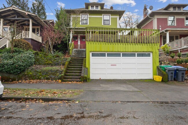 Building Photo - 2422SE / 2424SE