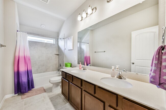 Building Photo - 533 Winburn Tide Ln