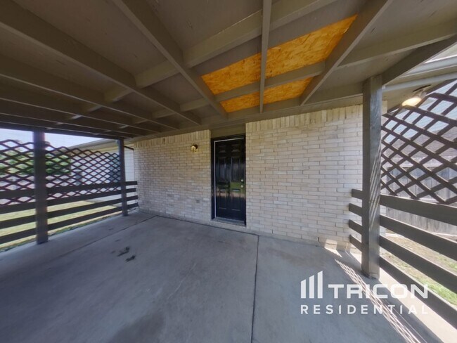 Building Photo - 537 Linacre Dr