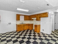 Building Photo - 603 N St Marie St