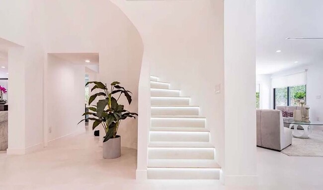 Building Photo - 201 Bedford Dr