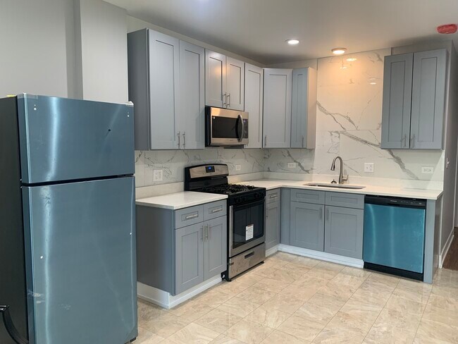 Building Photo - 333 Memorial Dr