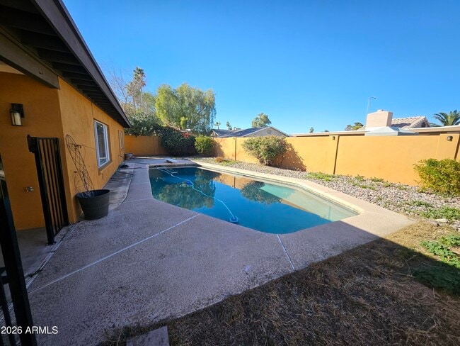 Building Photo - 1320 W Pecos Ave