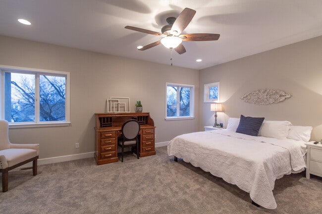 Building Photo - 724 N Walnut St