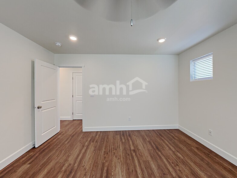 Building Photo - 12433 83rd Ave E