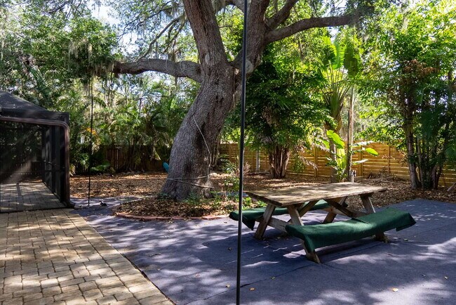 Building Photo - 3525 Riviera Dr